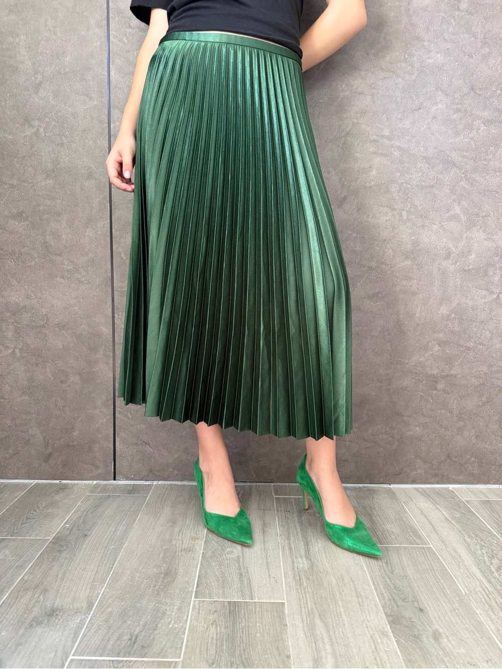 Zara Shiny Emerald Green Pleated Midi Skirt